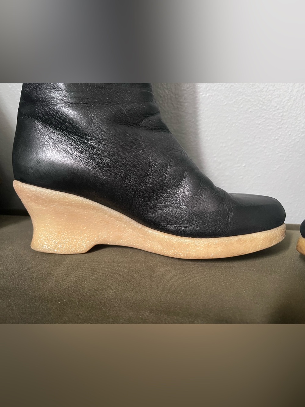 CHANEL Black Leather calf high Boots with Beige Wedge Sole and Fur lining - Picture 9 of 15